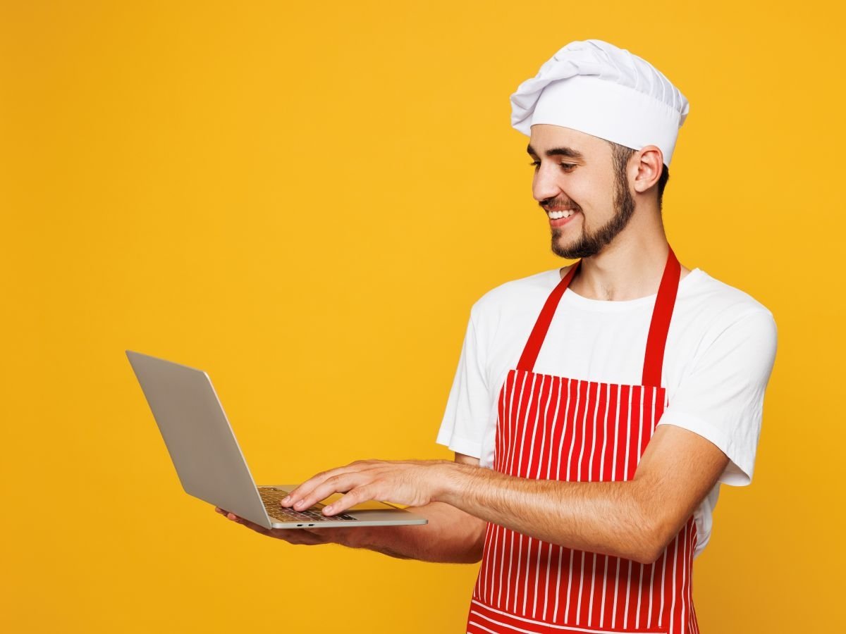 Secondo i dati di Jooble, la figura del cuoco raggiunge i 1.900 euro lordi di stipendio