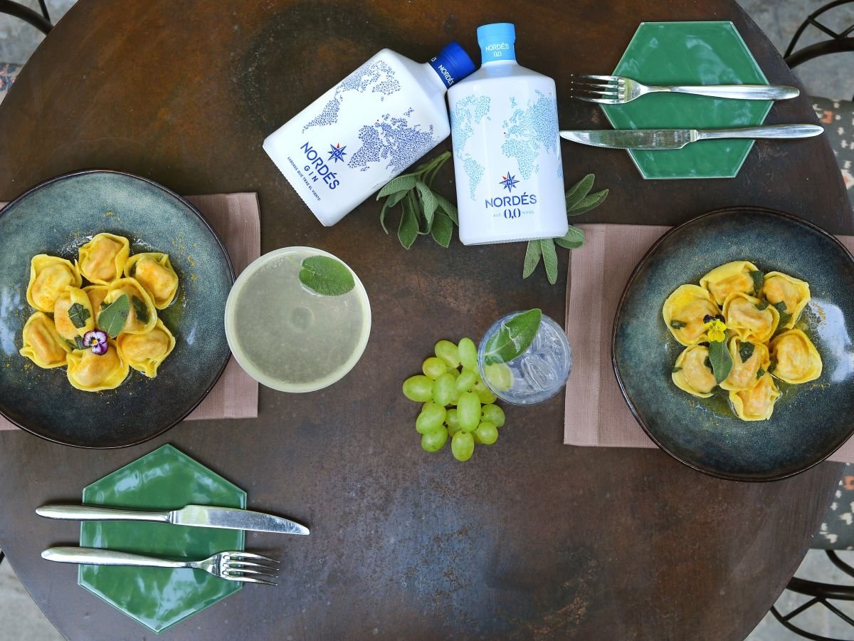 I cocktail Nordés Gin e i piatti di Al Cortile