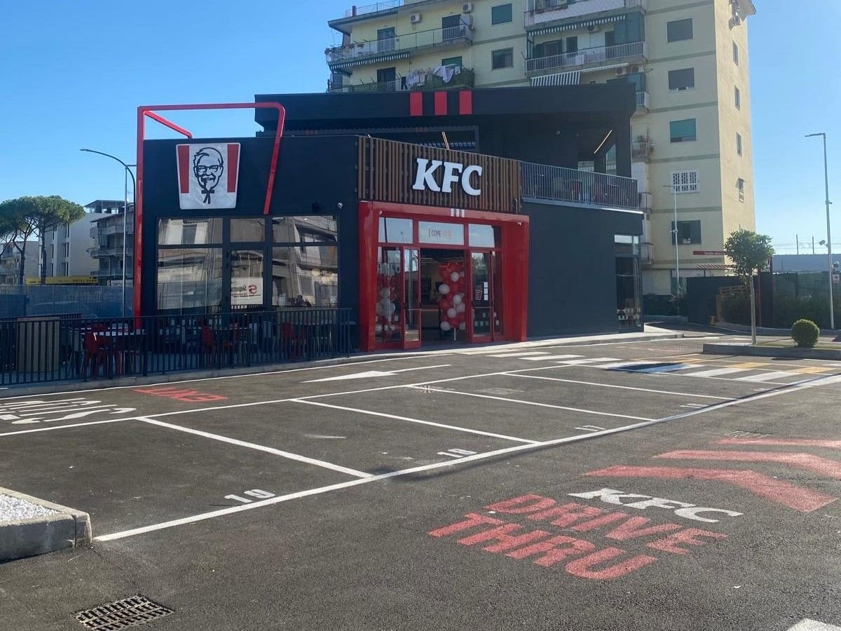 Il locale KFC di Casoria, in Campania