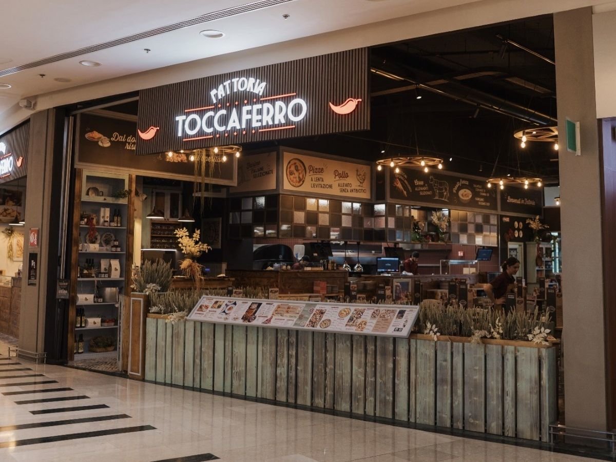 L'ingresso di Fattoria Toccaferro al Centro commerciale Roma Est