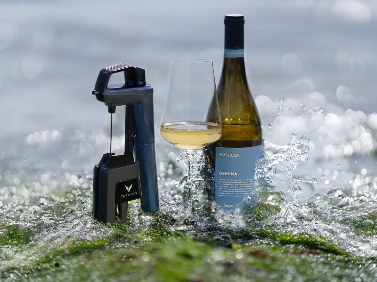 La limited edition Timeless Six+ Ocean Blue di Coravin