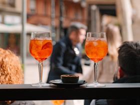 Aperitivo, il 45% degli italiani lo vive almeno una volta al mese