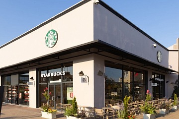 Lo store di Starbucks all'interno del Valmontone Outlet
