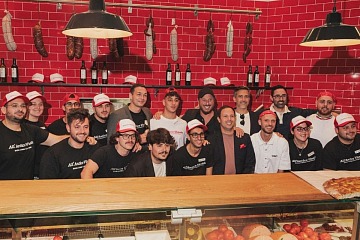 Il team italiano de All'Antico Vinaio di Sydney