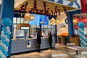 Lo store di Milos Greek Food a Milanofiori