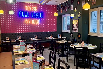 La sala del secondo punto vendita di Glory Pop a Milano