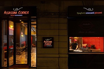 L'ingresso del nuovo store Assassina Corner a Milano, zona Isola