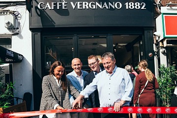 Il taglio nastro di Caffè Vergnano a Limerick (Irlanda)
