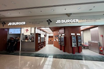 Il ristorante JB Burger aperto all'interno del Centro commerciale RomaEst
