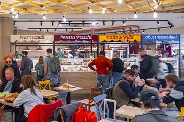 Il banco di servizio di Jamme, format di Fattorie Garofalo all'Aeroporto di Napoli