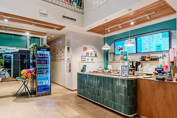 Il bancone del nuovo flagship store I Love Poke a Milano