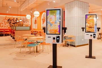 La sala principale di Popeyes in via De Amicis 25 a Milano