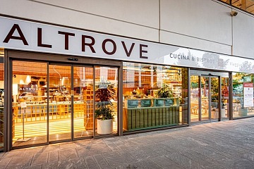 L'ingresso del nuovo format ristorativo Altrove de Il Viaggiatore Goloso