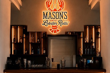 Il bancone del pop-up Mason's Lobster all'interno dell'Hotel Meliá di Venezia Lido