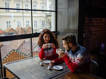 Dal Pumpkin Spice Latte al Golden Milk, spopola la moda delle bevande di Natale a base caffè 