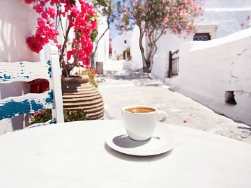 Secondo AstraRicerce, il 71,3% degli italiani beve caffè ogni giorno, più volte al giorno (anche d'estate)