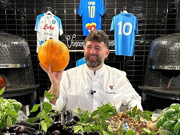 Vincenzo Capuano in una delle sue oltre 30 pizzerie