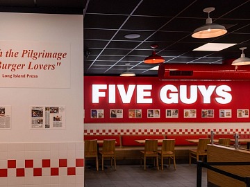 Alla Stazione di Venezia Santa Lucia, Five Guys ha raggiunto i 10 punti vendita in Italia