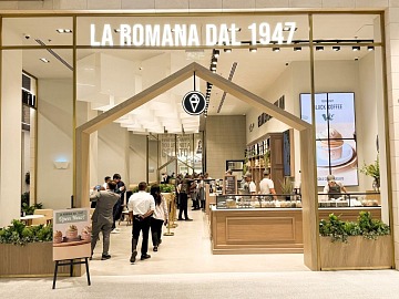 Un punto vendita La Romana dal 1947 con il riconoscibile design della 