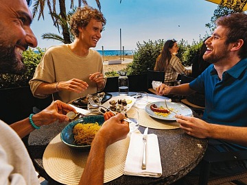 Per TheFork, il 75% degli italiani in vacanza sceglie il ristorante in base alla proposta di cibo tipico locale