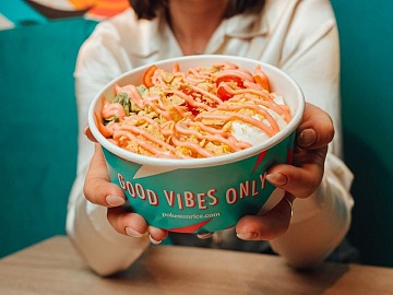 Le poke bowl al salmone di Poke Sun-Rice possono fregiarsi del bollino 