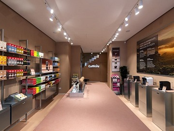 L'interno dello store Caffitaly in corso Buenos Aires a Milano