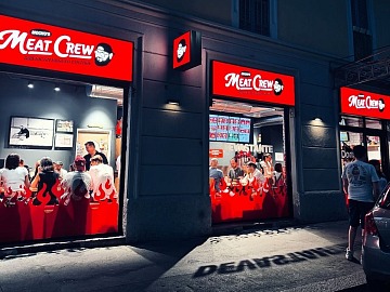 Un punto vendita Meat Crew dove viene servita la 