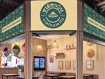 Lo stand di Viêtnòm all'interno del mercato Trionfale di Roma