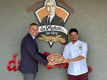 La presentazione di Antica Pizzeria Da Michele a Hokkaidō in Giappone