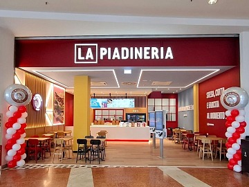 Il locale La Piadineria al Centro commerciale Montecatini