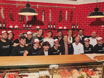 Il team italiano de All'Antico Vinaio di Sydney