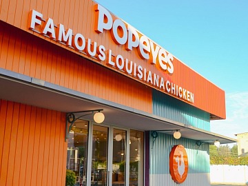 L'insegna di Popeyes nel nuovo ristorante di Montesilvano (PE)