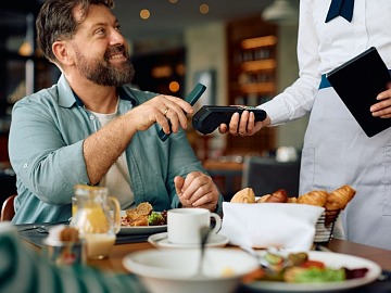 Secondo i dai myPOS nei fast food italiani, in 6 mesi, si sono registrate 2,3 milioni di transazioni cashless