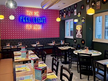 La sala del secondo punto vendita di Glory Pop a Milano