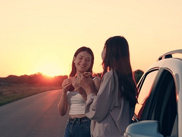 La fotografia delle ricerche online di Telepass: voglia di autenticità e fuoricasa