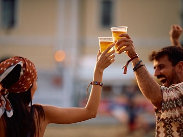 Per AssoBirra il consumo di birra fuoricasa passa sempre più da feste e sagre di paese