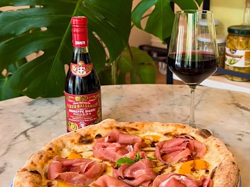 L'Ambrosiana, la prima pizza nata dalla collaborazione tra Pizzium e Acetaia Giusti