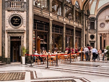 Il punto vendita Fiorfood di Nova Coop all'interno della Galleria San Federico a Torino