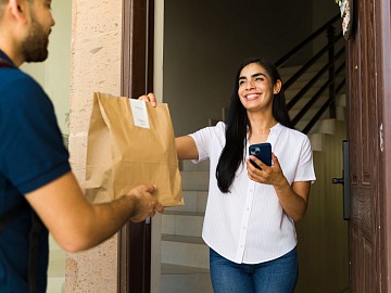 Secondo i dati rilanciati da HostMilano, il food delivery in Italia è previsto in crescita del +4,8% entro il 2030