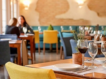 Nel progressivo annuo, rispetto allo stesso periodo 2025, secondo Confimprese-Jakala, la ristorazione è in positivo del +1,9% a valore