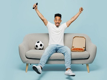La pizza (63%) è il piatto più ordinato su Deliveroo dai tifosi di calcio per godersi un match in tv
