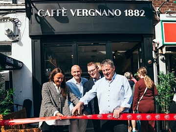 Il taglio nastro di Caffè Vergnano a Limerick (Irlanda)