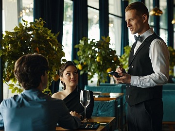 Più dei Boomer, sono i giovani della Gen Z italiani a non rinunciare a un consumo di valore nel fuoricasa 