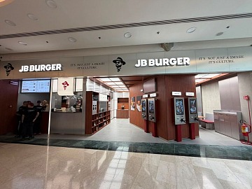 Il ristorante JB Burger aperto all'interno del Centro commerciale RomaEst