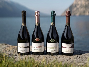 Le 4 etichette che compongono la gamma Trentodoc Brezze Riva di Cantina di Riva