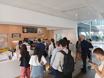 Il nuovo angolo caffetteria creato dalla partnership fra Nestlé Professional e Pellegrini negli uffici Dentsu a Milano