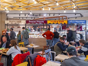 Il banco di servizio di Jamme, format di Fattorie Garofalo all'Aeroporto di Napoli