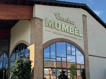 La facciata di Cascina Mumbèl il nuovo ristorante di Iper La grande i