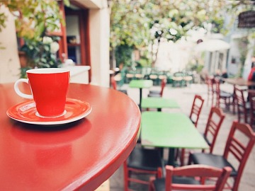 Secondo Fipe, il tasso di sopravvivenza a 5 anni di un bar è del 53%