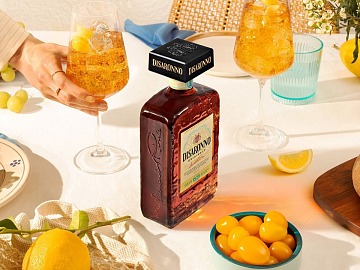 La nuova bottiglia Disaronno